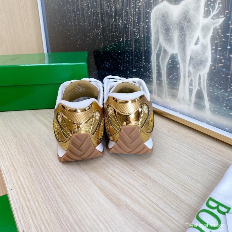 2025 Unisex Bottega Veneta Gold Lightweight Mesh Runner Sneakers Geometric Rubber Sole LY00310