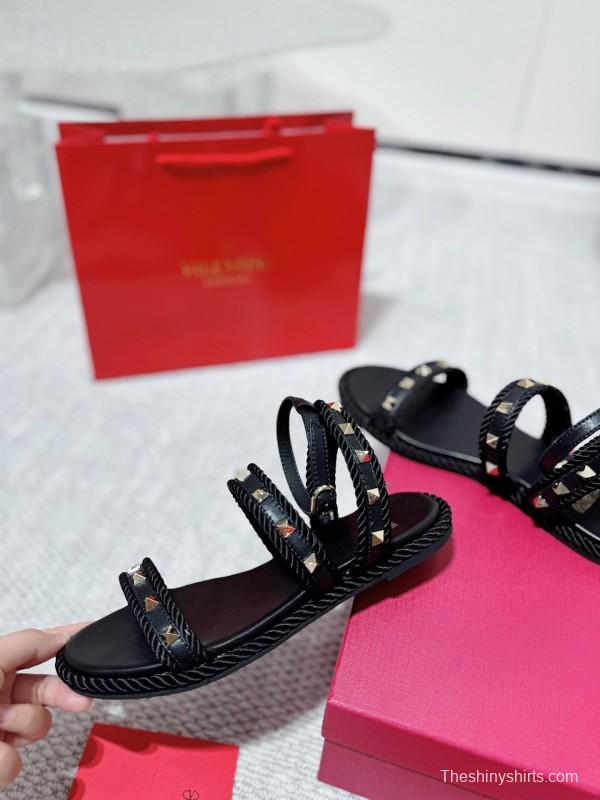 2025 Women Valentino Black Leather Sandals Studded LY00250