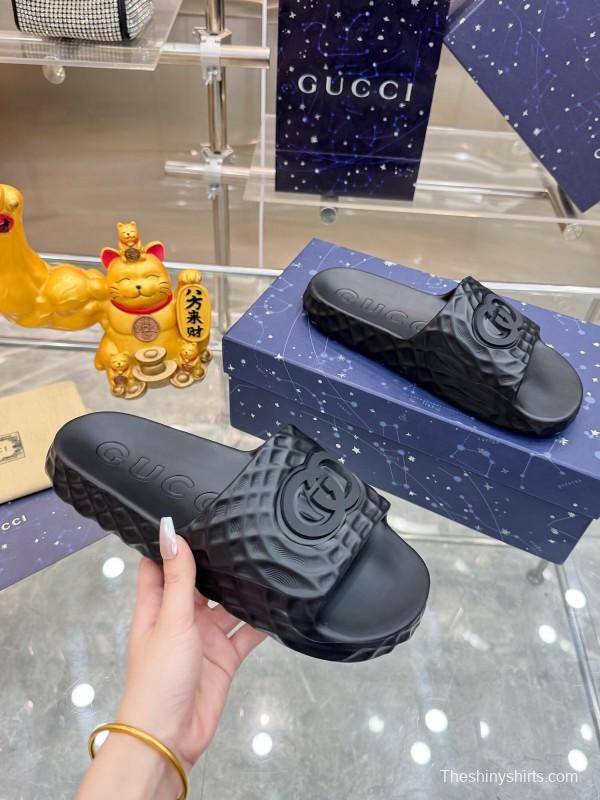 2025 Men Gucci Black Rubber Slippers Interlocking G KFY00170