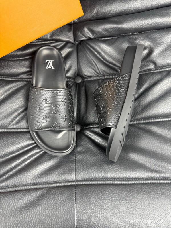 2025 Men Louis Vuitton Black Leather Slippers AS00170