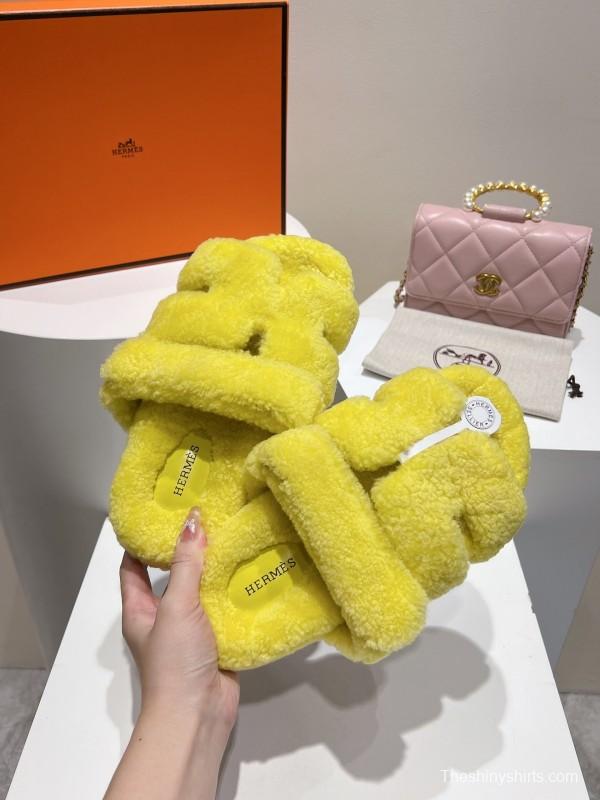 Hermes Love Uncle Full Wool Slippers with Wavy Fur Design - LY00270